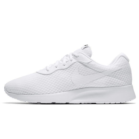 Nike Shoes - Nike Tanjuns • Size 7.5 • Barely Worn